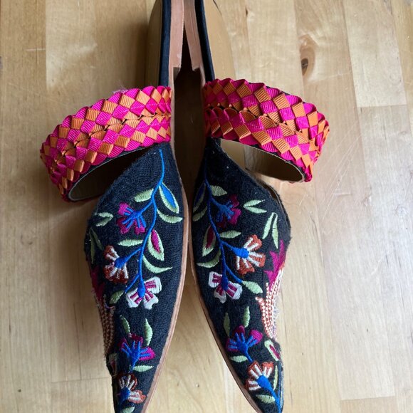 SIZE 38 7.5 8 Anthropologie Paz Boho Embroidered Woven Ribbon Black Mules Slides - Picture 11 of 11